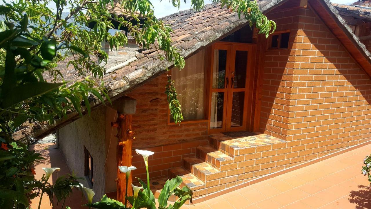 Atallaro Hospedaje Otavalo Exterior photo